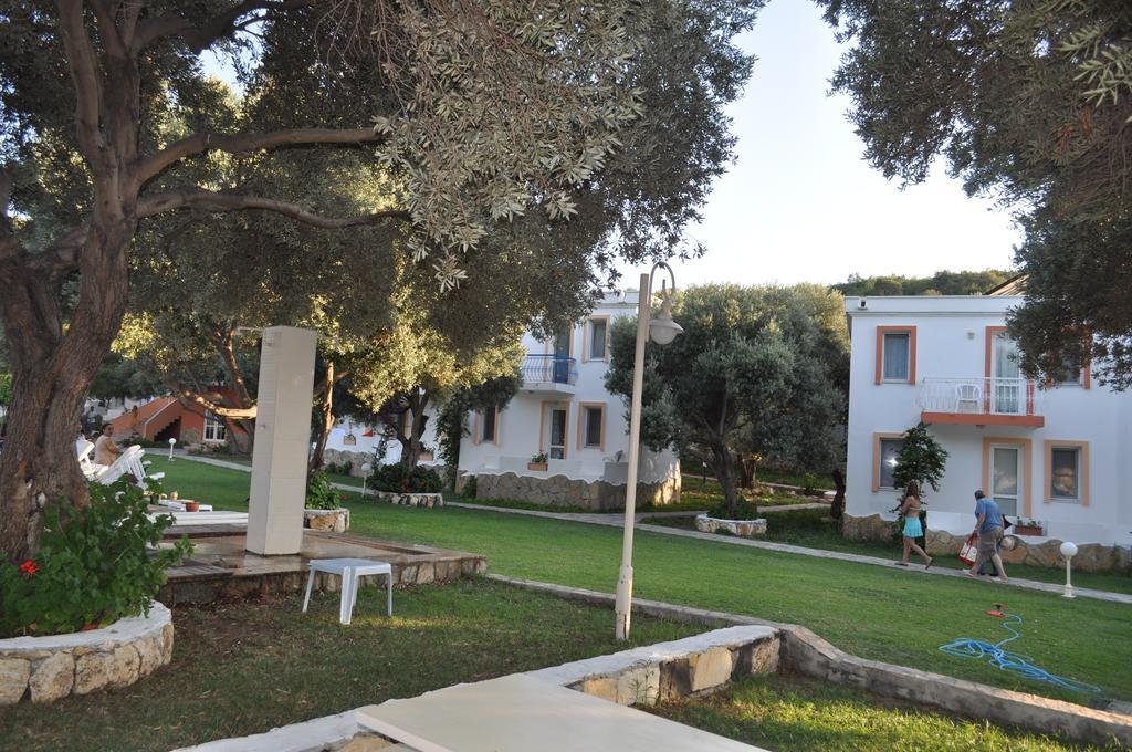 Club Mackerel Holiday Village Foça Exterior foto