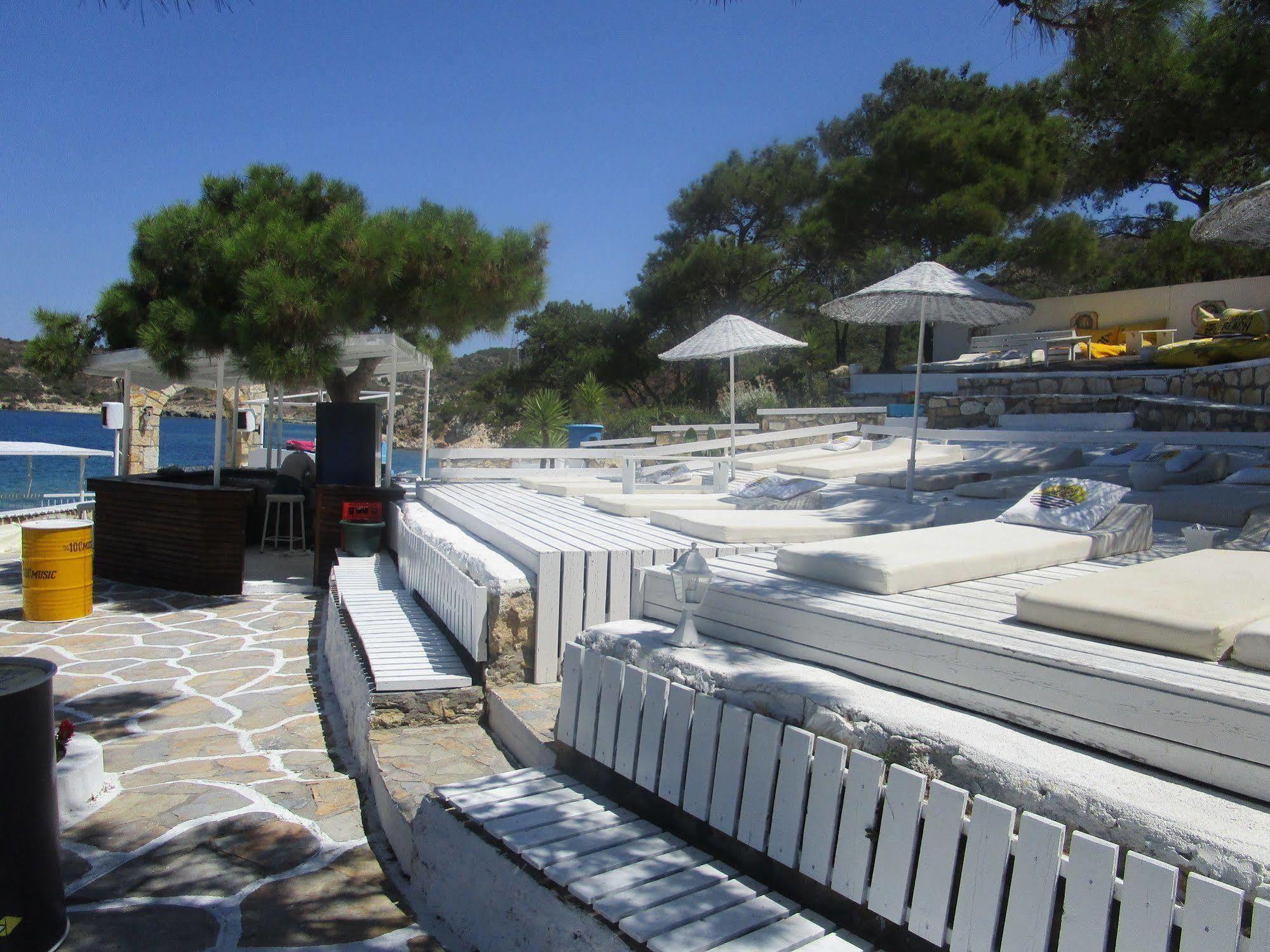 Club Mackerel Holiday Village Foça Exterior foto